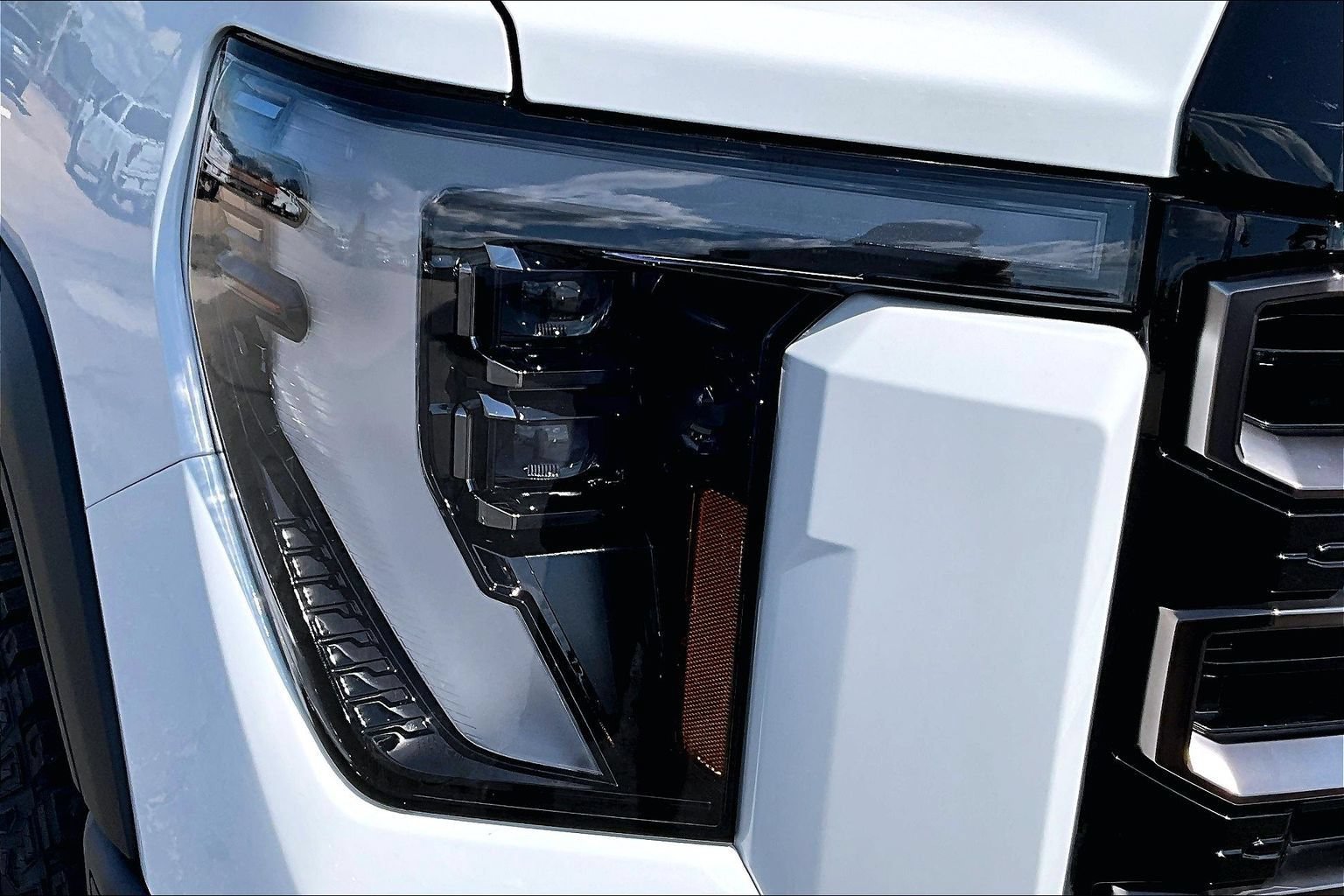Used 2025 GMC Sierra 2500 AT4X AWD/4WD image 32