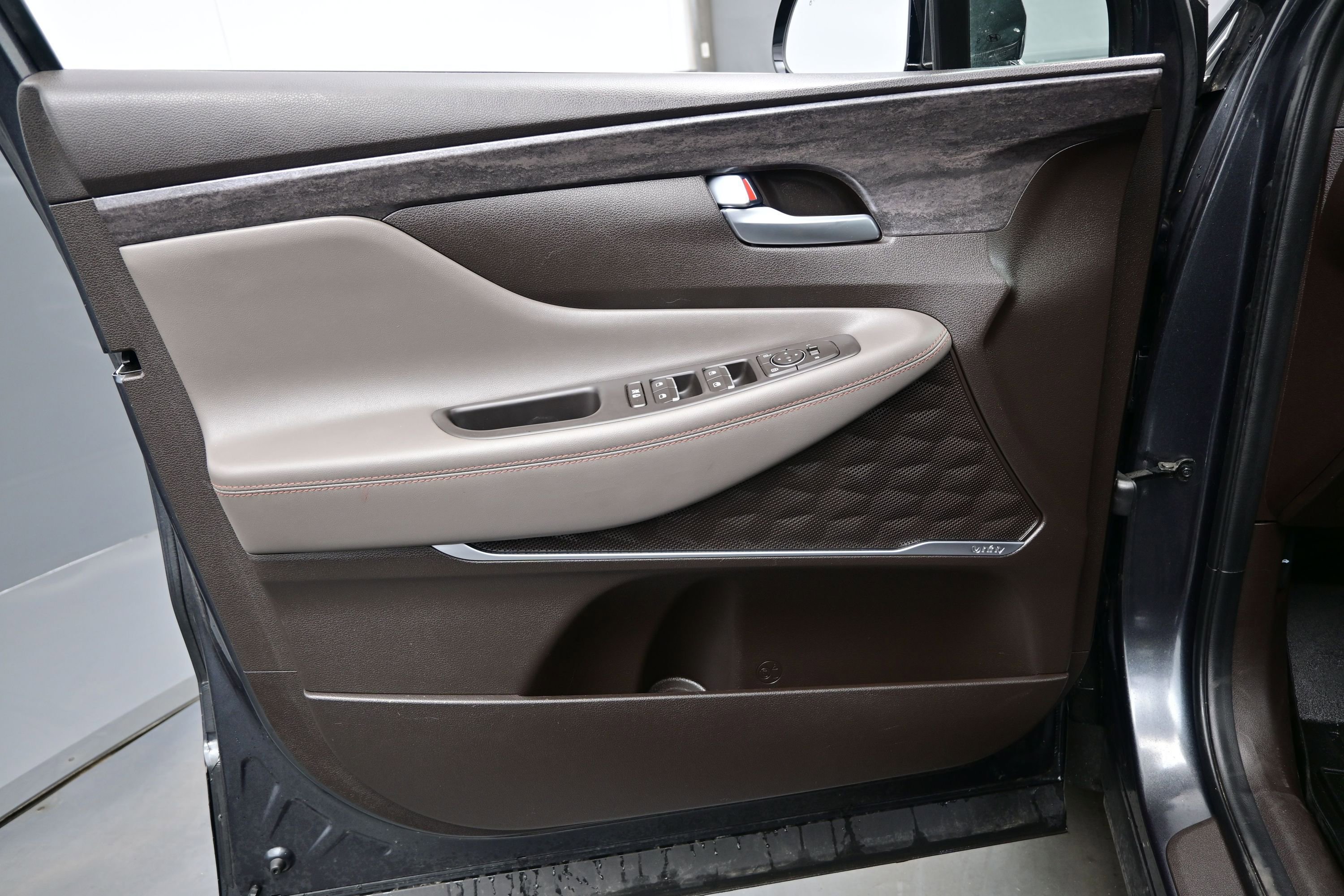 Used 2020 Hyundai Santa Fe SEL w/ Convenience + Premium Package AWD/4WD image 9