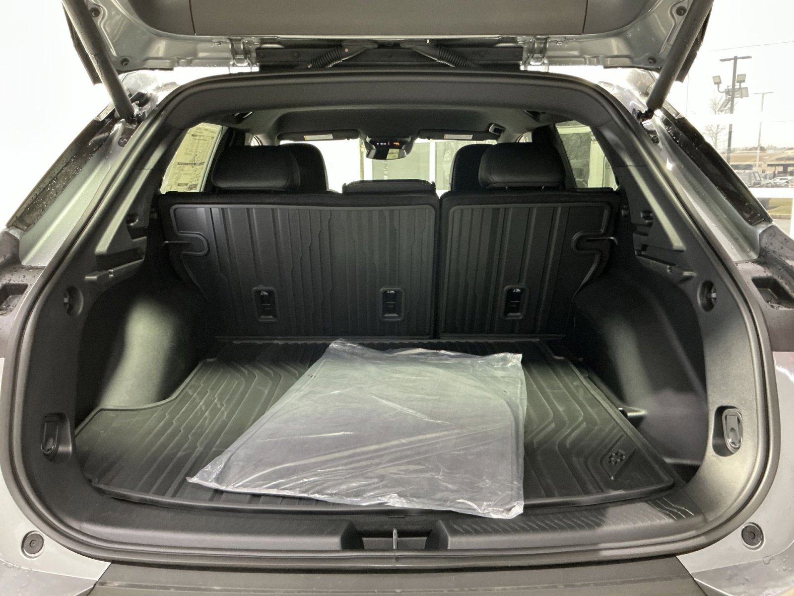 New 2026 Chevrolet Equinox EV LT image 32