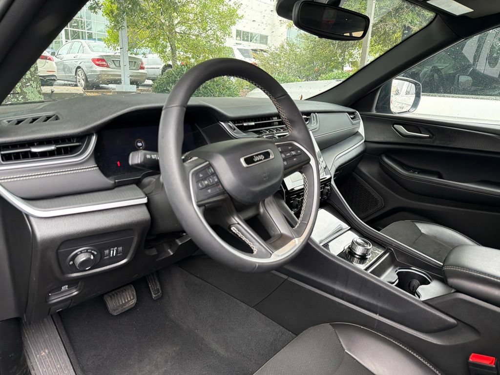 Used 2024 Jeep Grand Cherokee Altitude AWD/4WD image 9