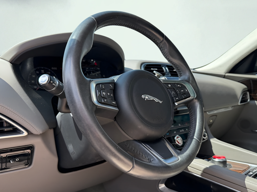 Used 2019 Jaguar F-PACE Portfolio AWD/4WD image 36