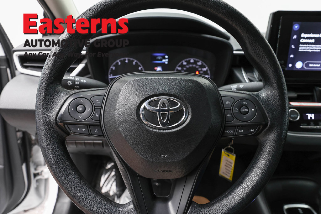 Used 2025 Toyota Corolla LE FWD image 11