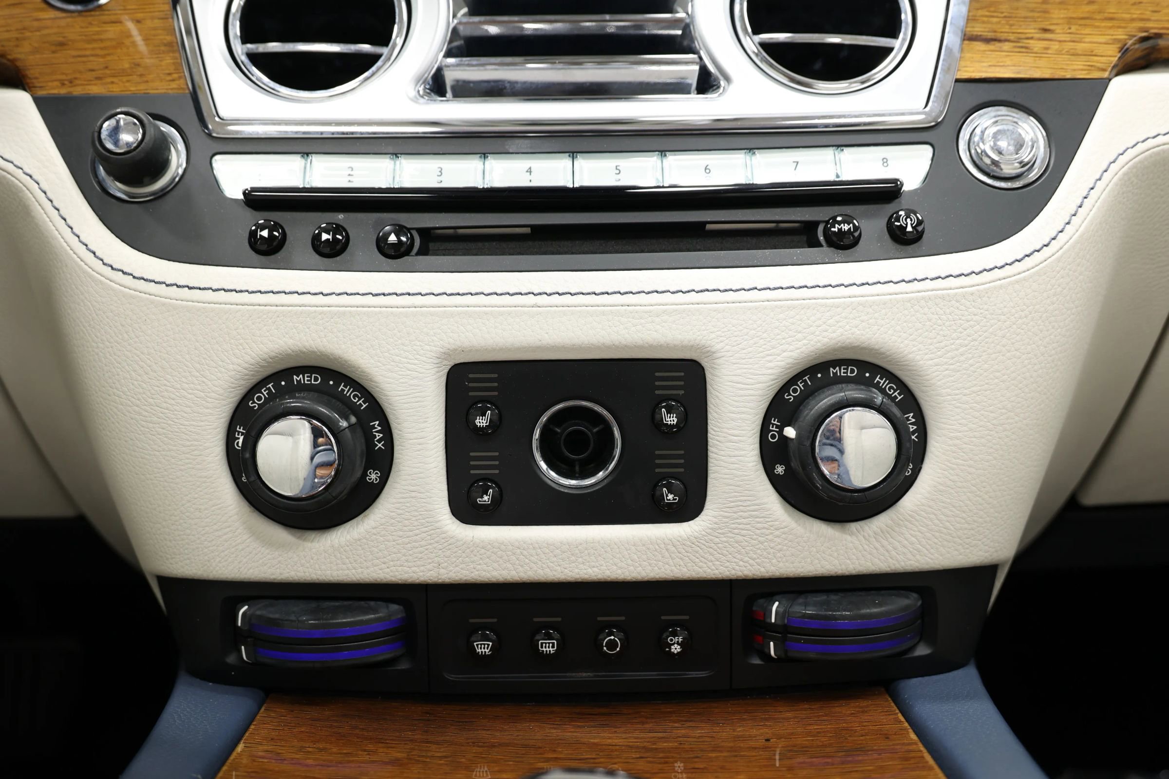 Used 2011 Rolls-Royce Ghost image 34