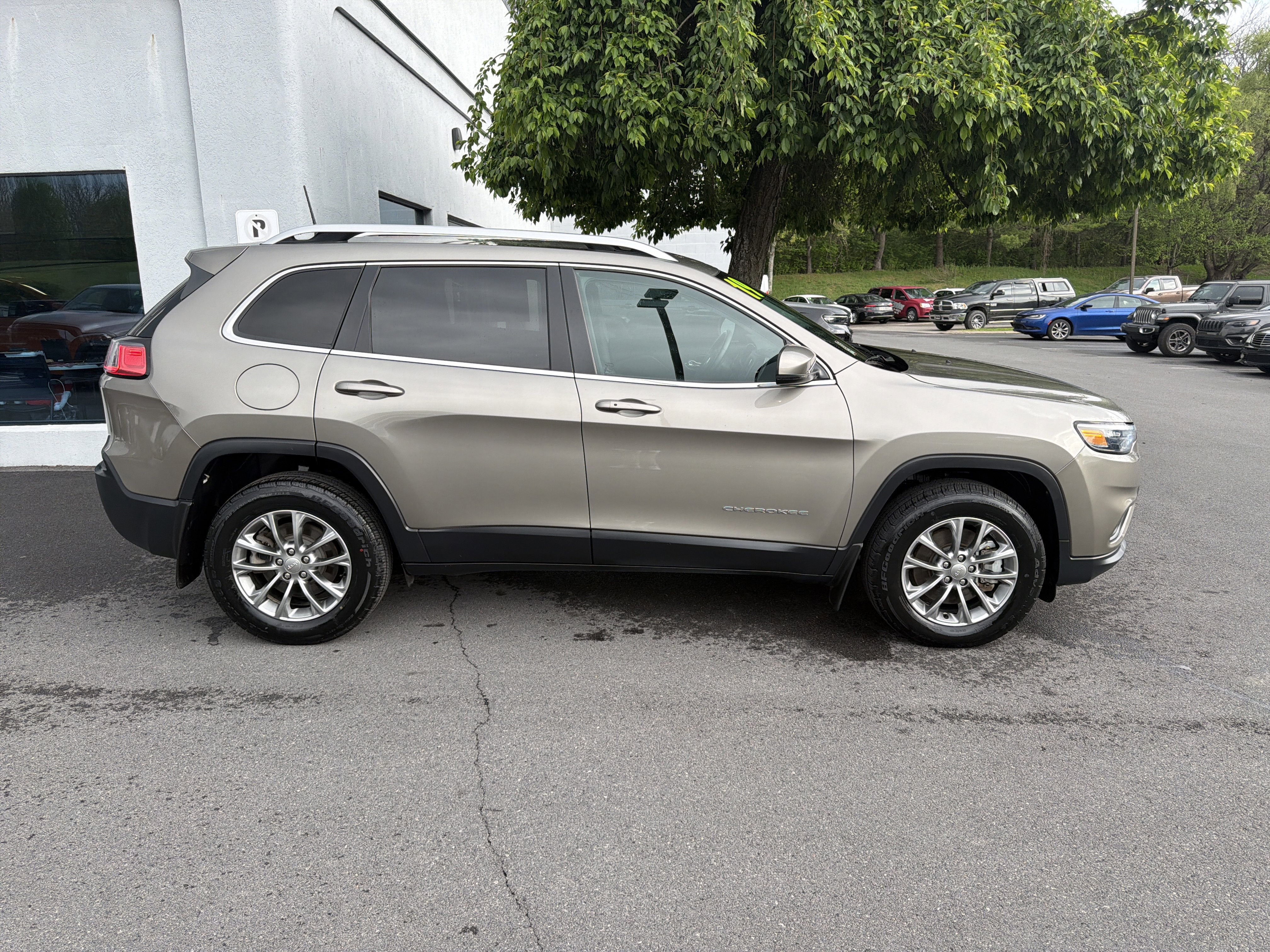Used 2019 Jeep Cherokee Latitude Plus w/ Comfort/Convenience Group AWD/4WD video 2