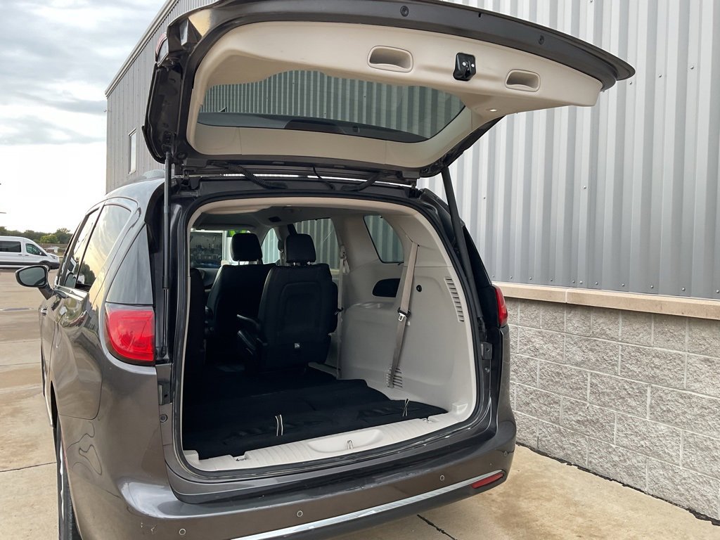 Used 2017 Chrysler Pacifica Touring-L image 23