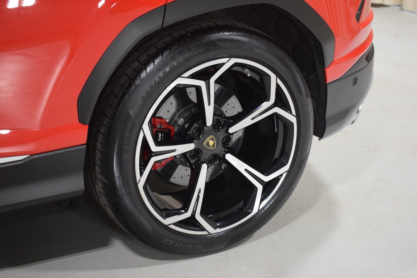 Used 2019 Lamborghini Urus AWD/4WD image 6