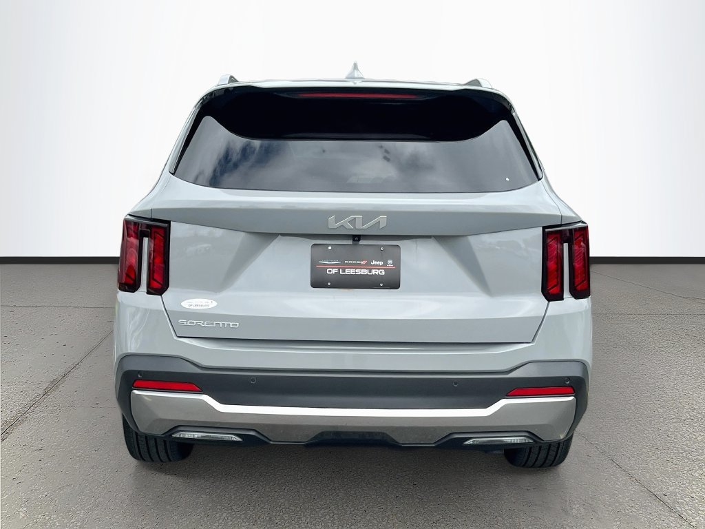 Used 2025 Kia Sorento EX w/ Panoramic Sunroof Package FWD image 6