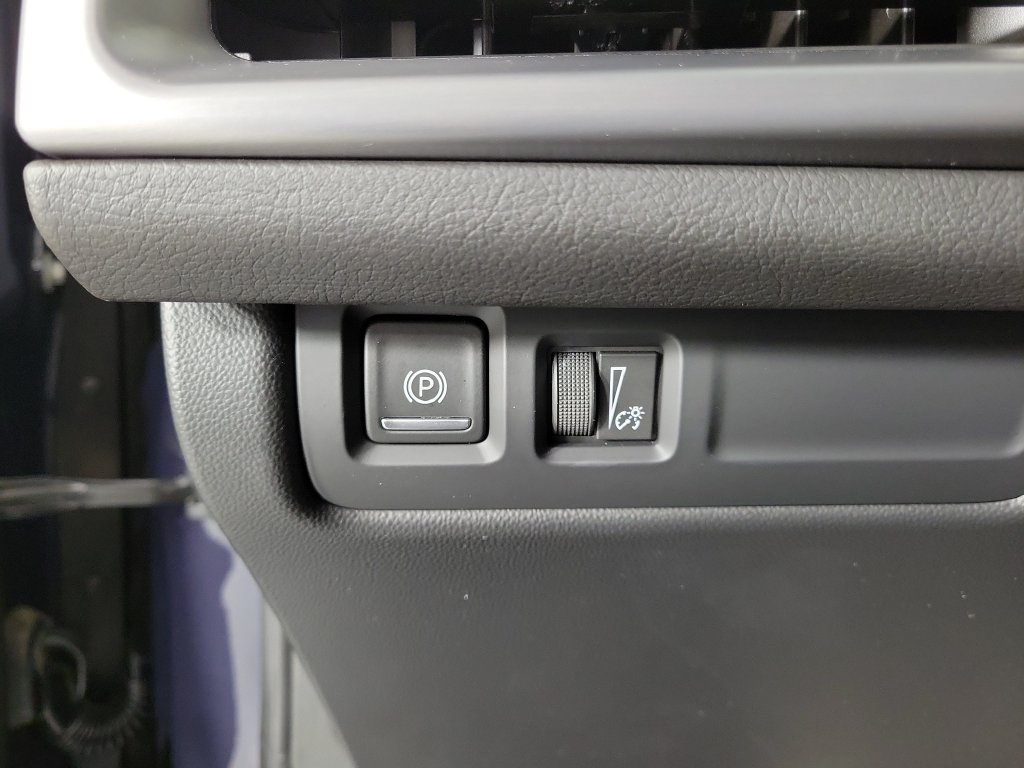 Used 2025 Cadillac XT4 Premium Luxury FWD image 29