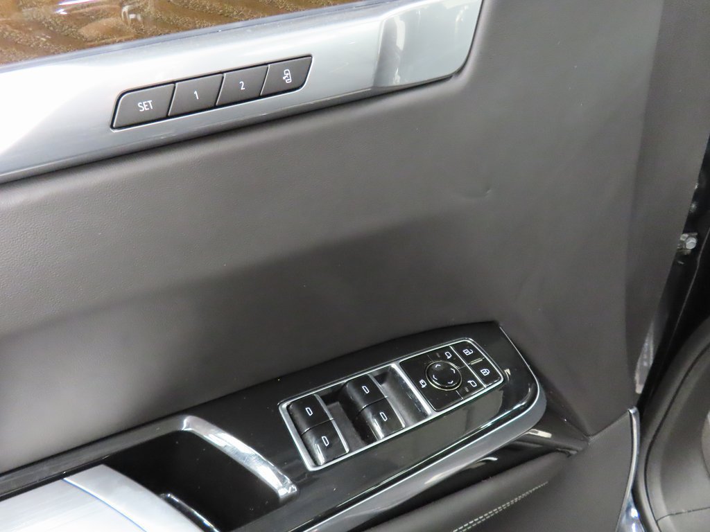 Used 2026 Cadillac Escalade Platinum Sport w/ LPO, Floor Liner Package AWD/4WD image 59