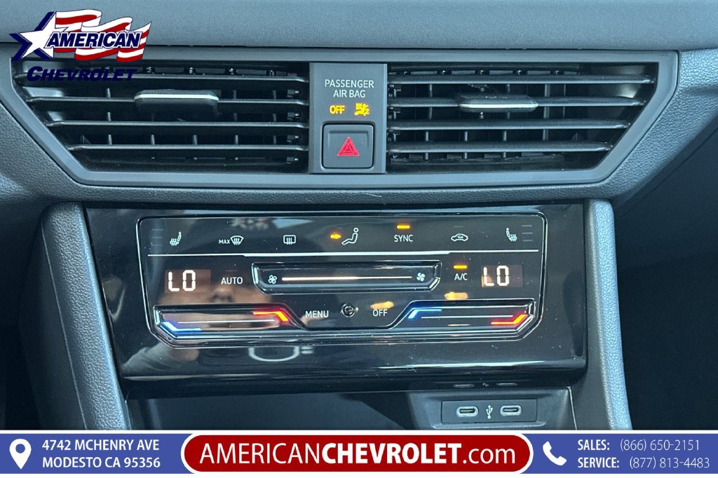 Used 2025 Volkswagen Jetta SE FWD image 27