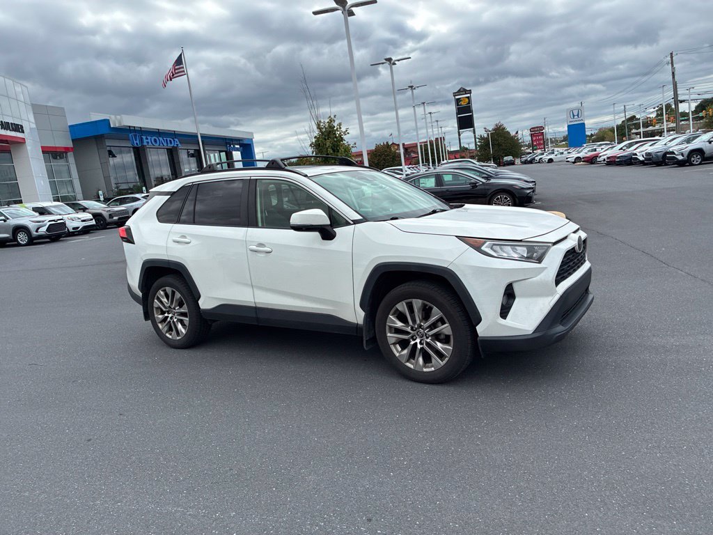 Used 2019 Toyota RAV4 XLE Premium w/ Cold Weather Package AWD/4WD image 3