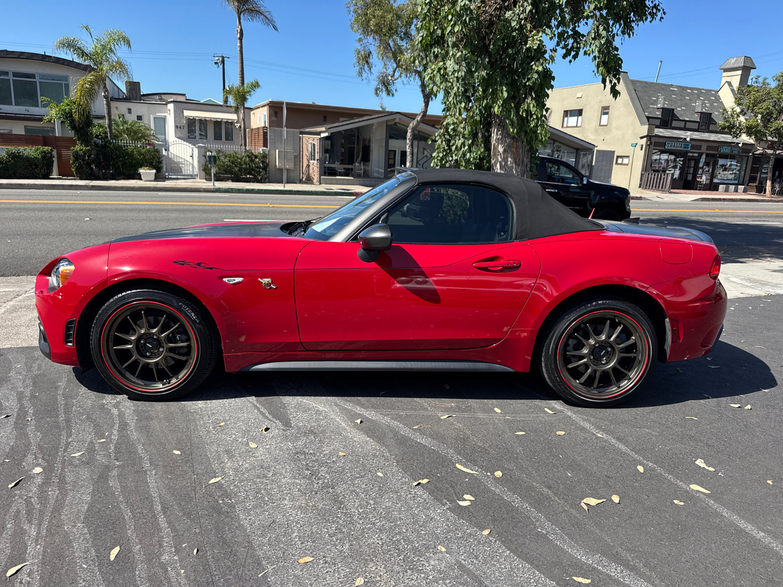 Used 2017 FIAT 124 Spider Abarth RWD image 5