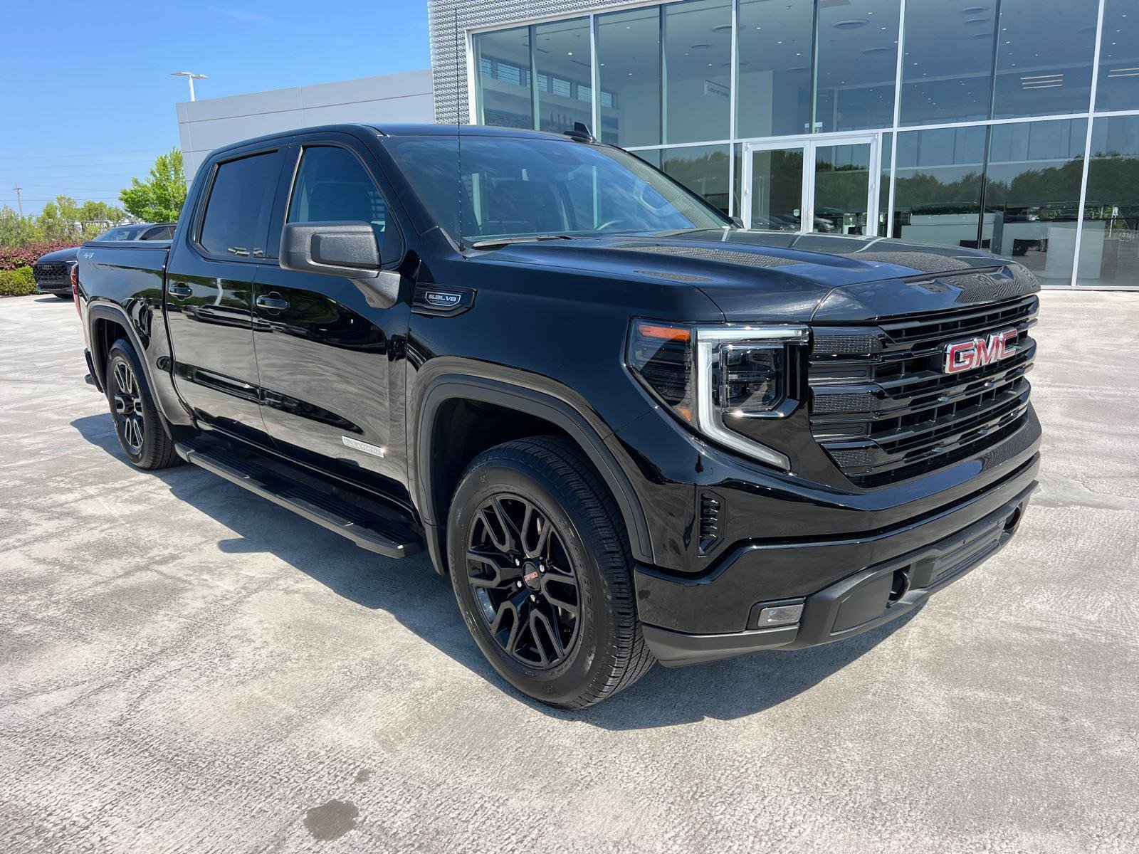 Used 2024 GMC Sierra 1500 Elevation AWD/4WD image 3
