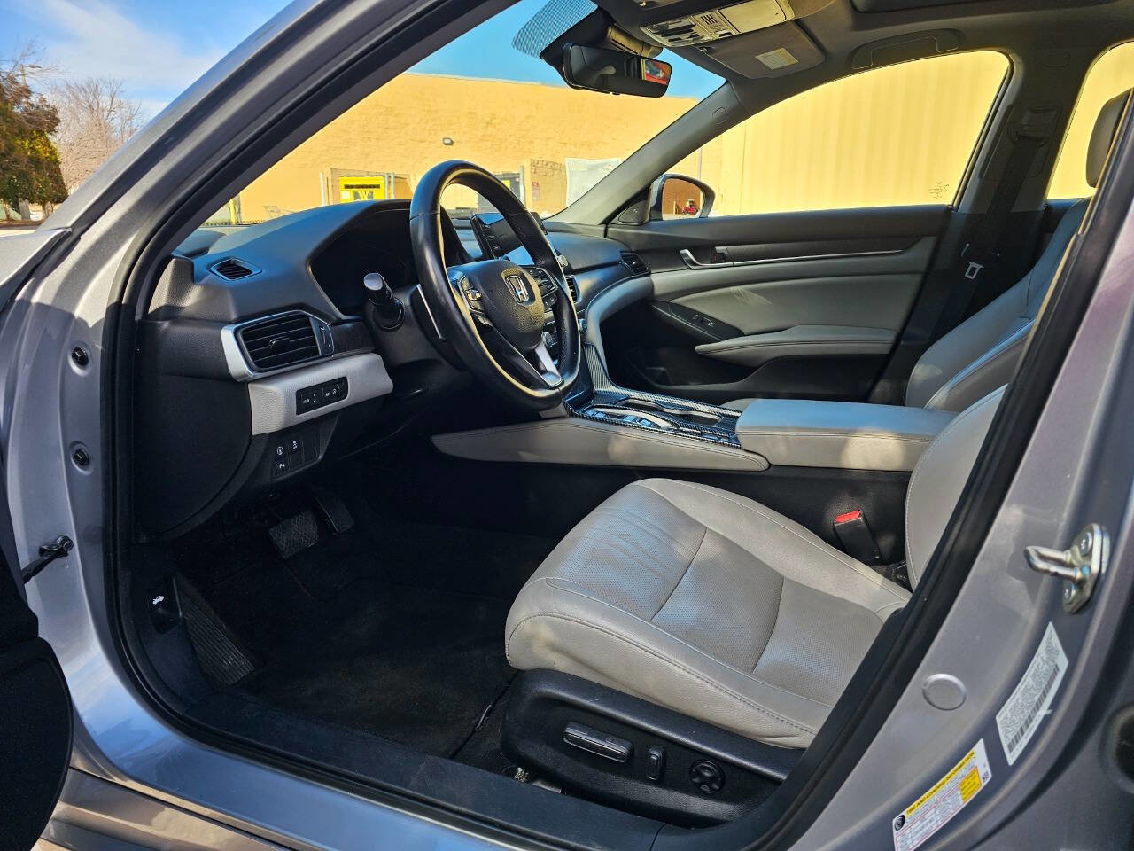 Used 2019 Honda Accord Touring image 12