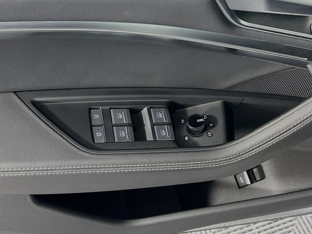 Used 2023 Audi e-tron Premium Plus w/ Premium Plus Package image 11