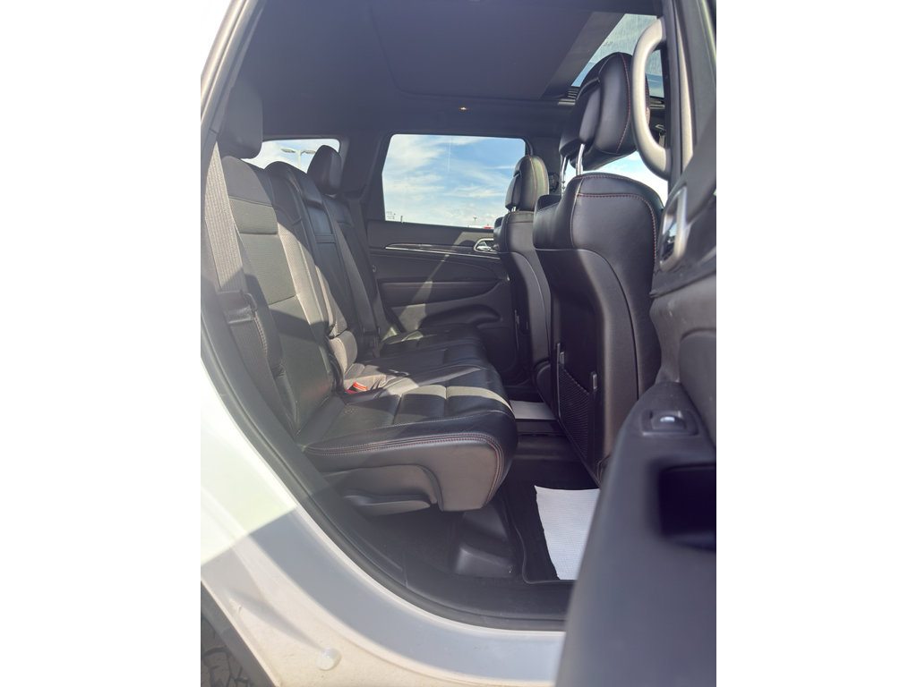 Used 2018 Jeep Grand Cherokee Trailhawk w/ Trailhawk Luxury Group image 16
