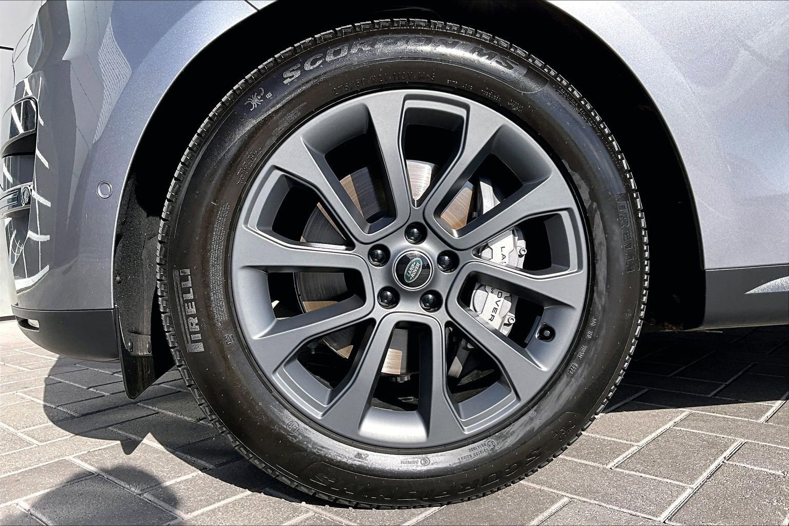 Used 2025 Land Rover Range Rover Sport image 9