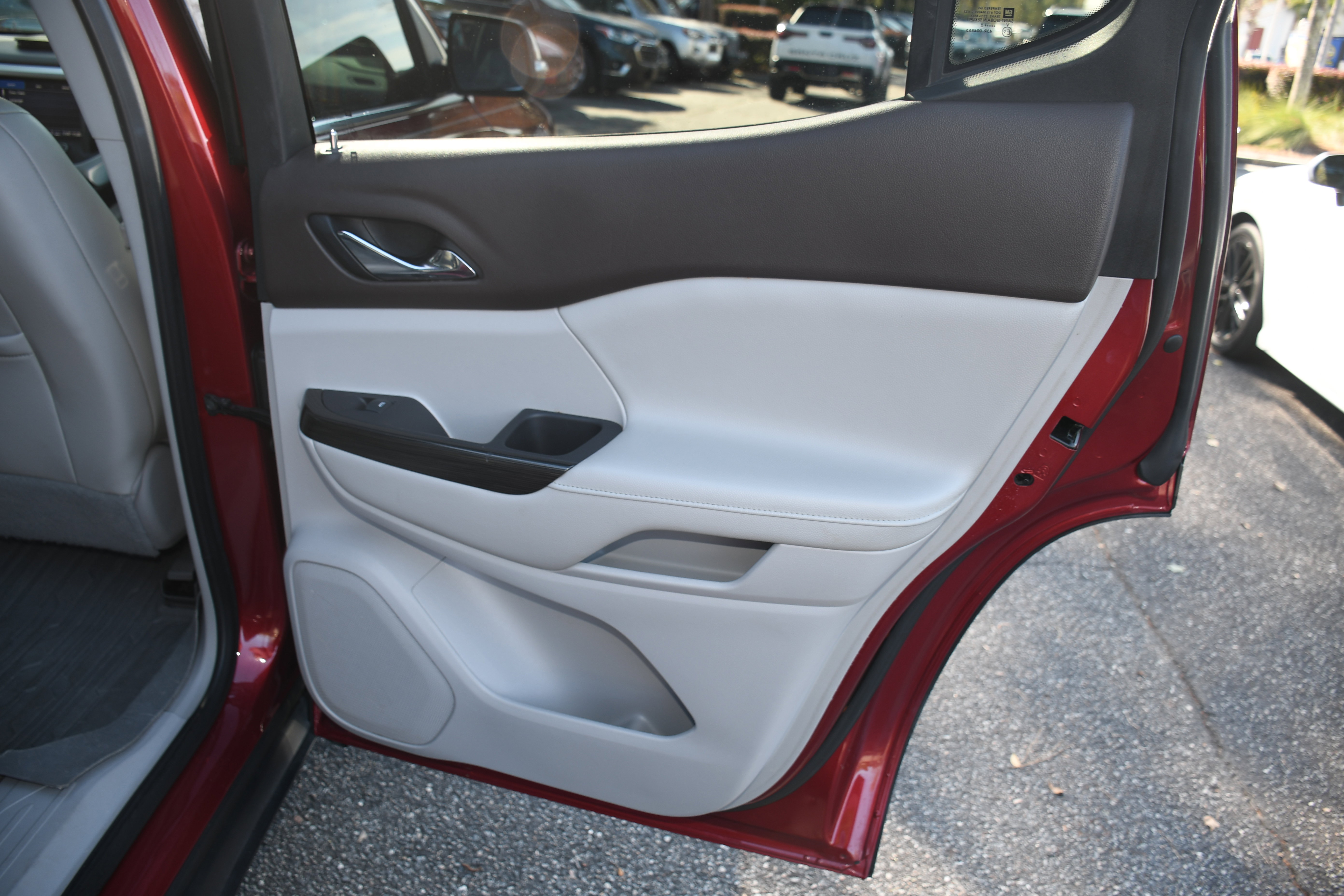 Used 2020 GMC Acadia SLT w/ Premium Package image 22