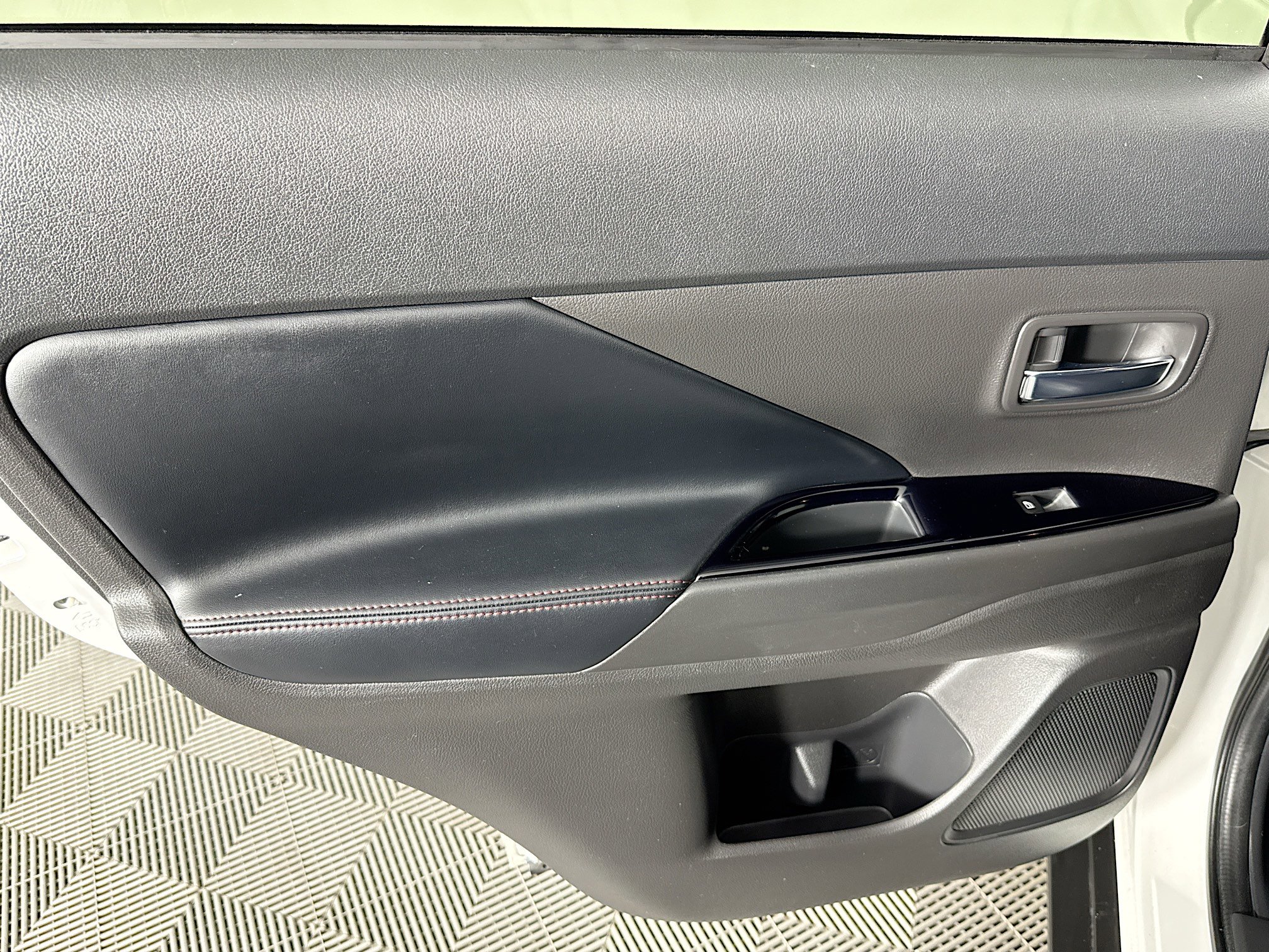 Used 2020 Mitsubishi Outlander LE image 25