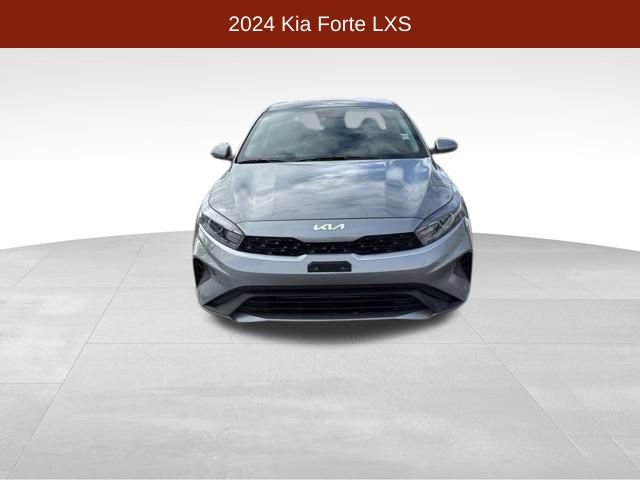Used 2024 Kia Forte LXS image 2