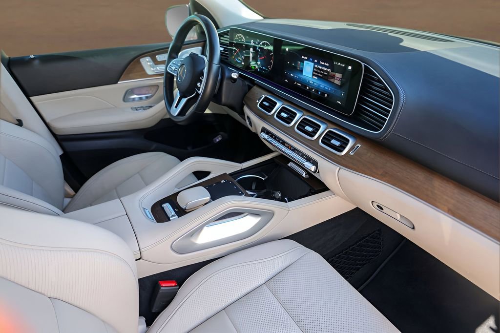 Used 2021 Mercedes-Benz GLS 450 4MATIC image 31