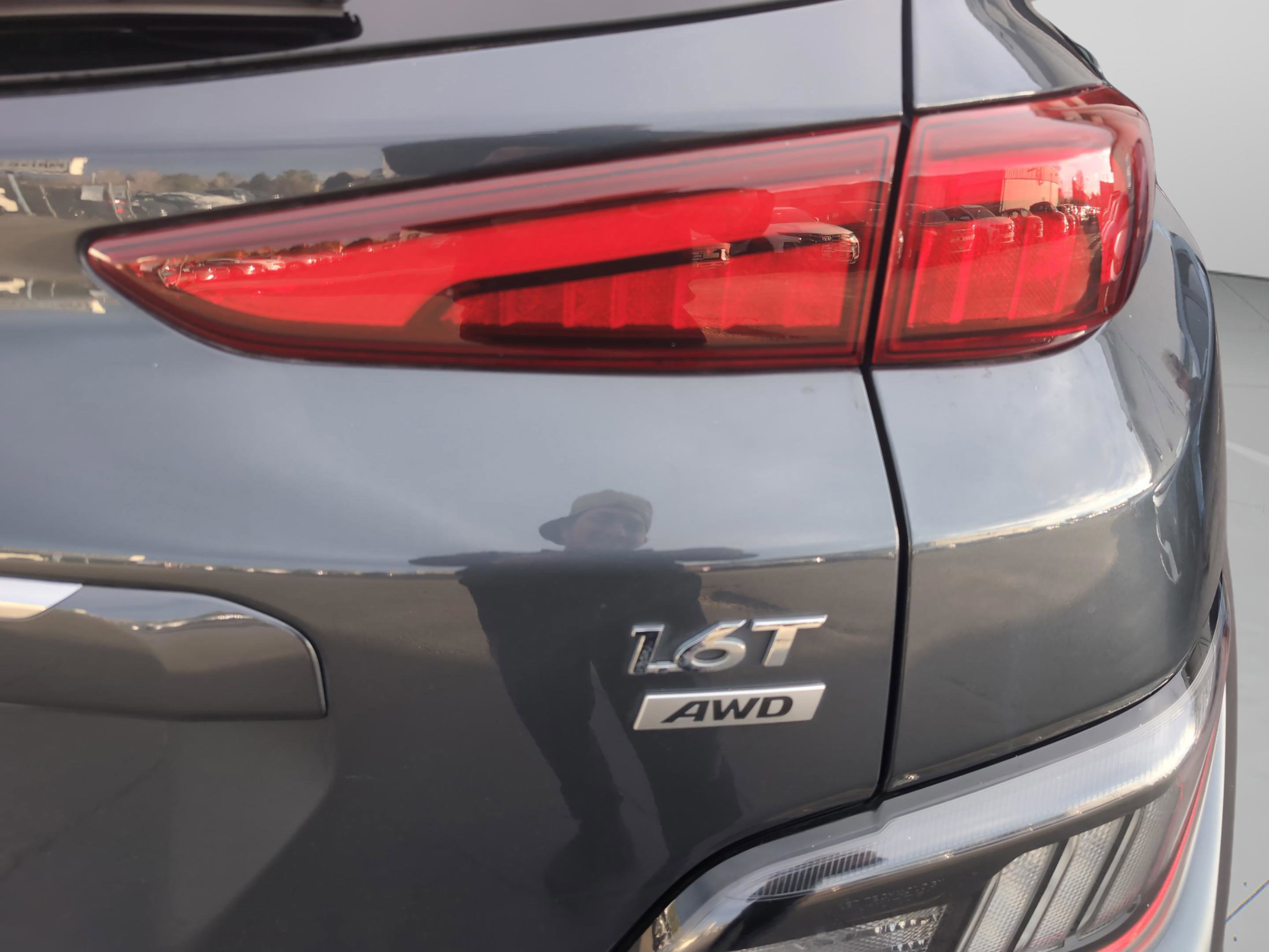 Used 2022 Hyundai Kona Limited image 11