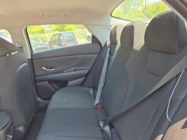 New 2026 Hyundai Elantra SE FWD image 24