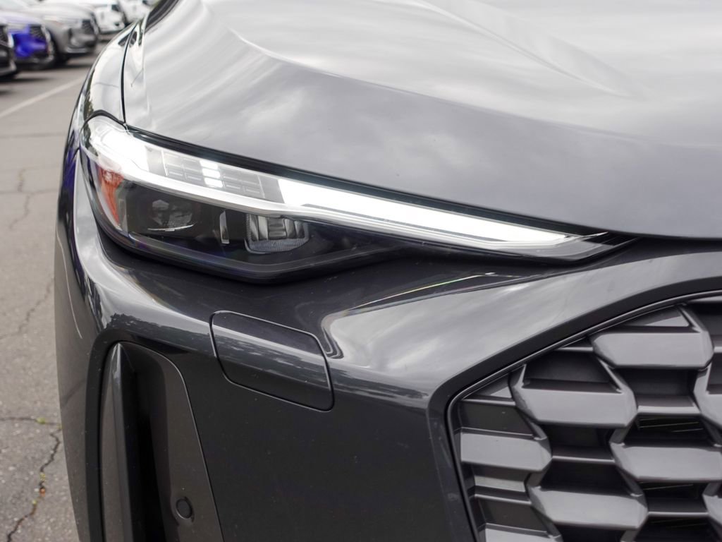 Used 2025 Audi Q5 Premium Plus w/ Premium Plus AWD/4WD image 4