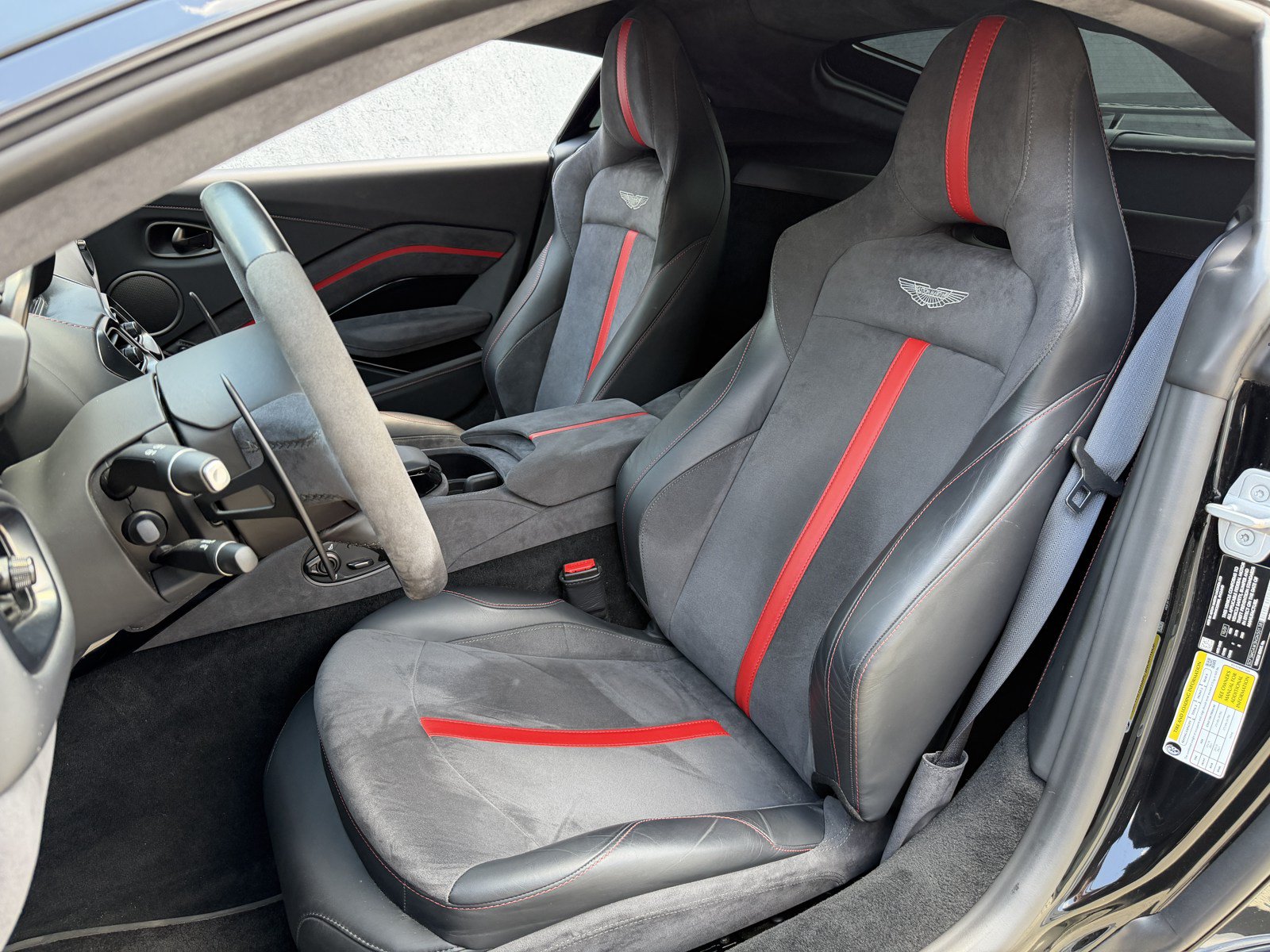 Used 2022 Aston Martin V8 Vantage Coupe RWD image 12