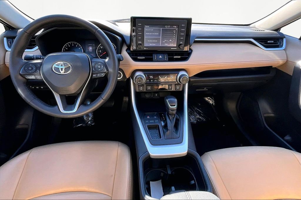Used 2022 Toyota RAV4 XLE Premium image 8