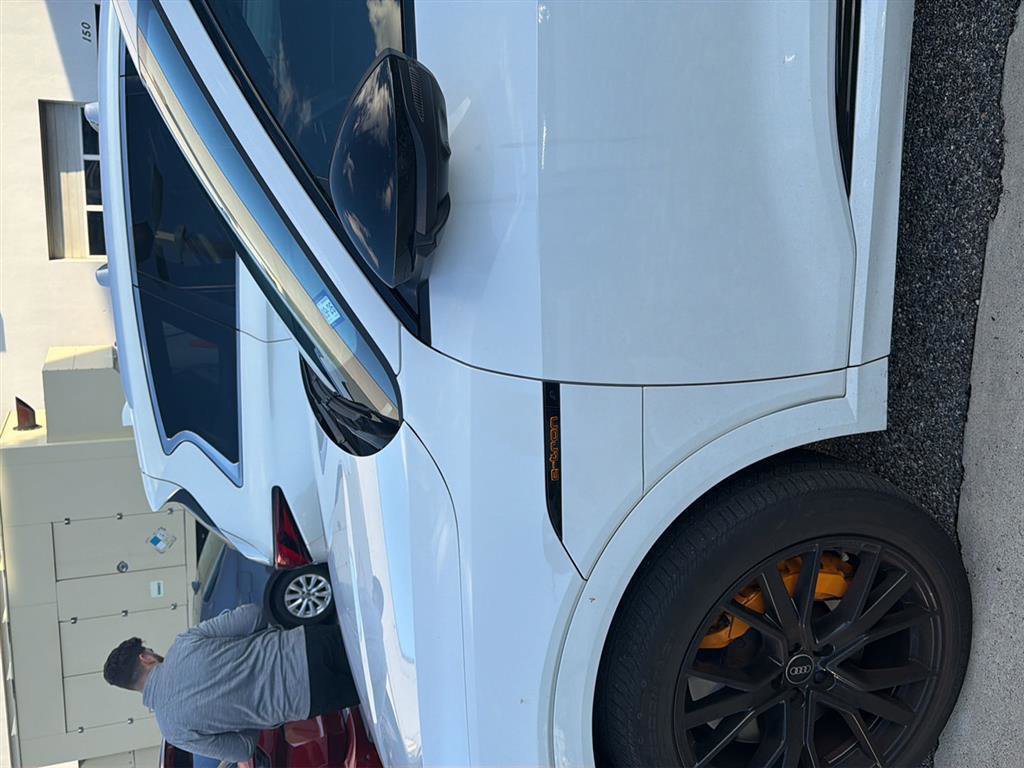 Used 2022 Audi e-tron Chronos image 42