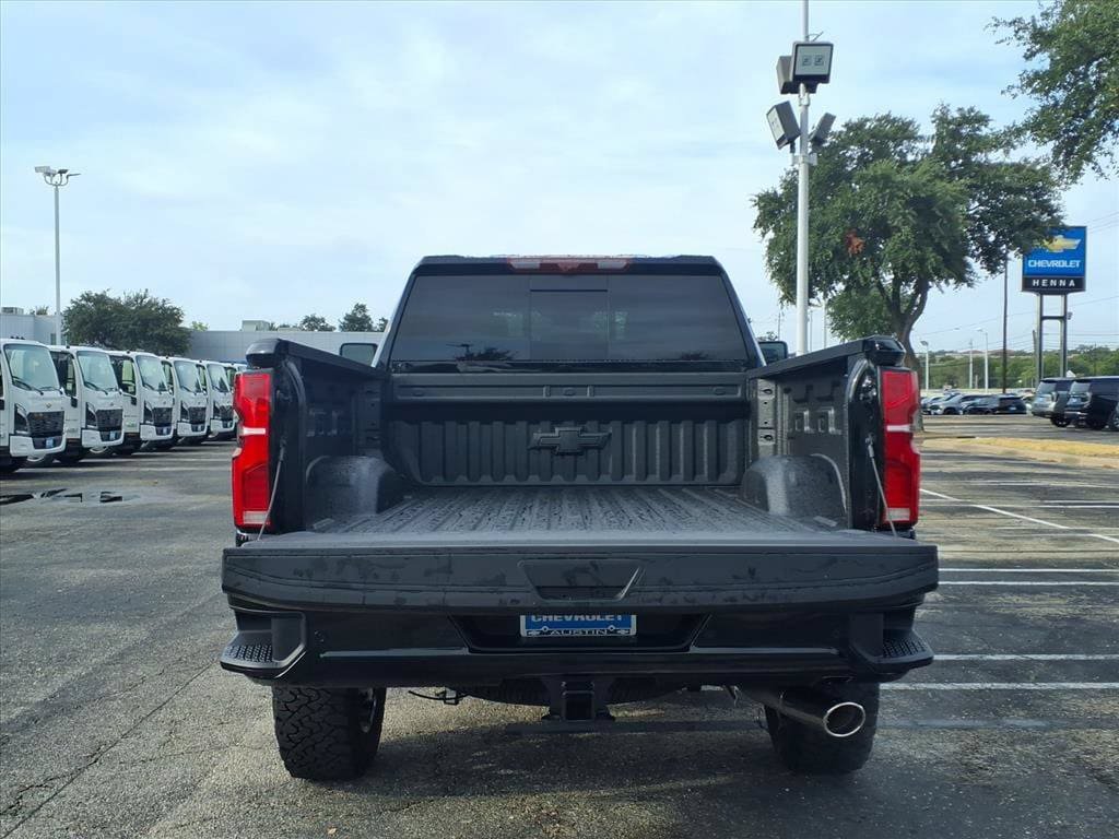 New 2026 Chevrolet Silverado 2500 High Country w/ Midnight Edition AWD/4WD image 12