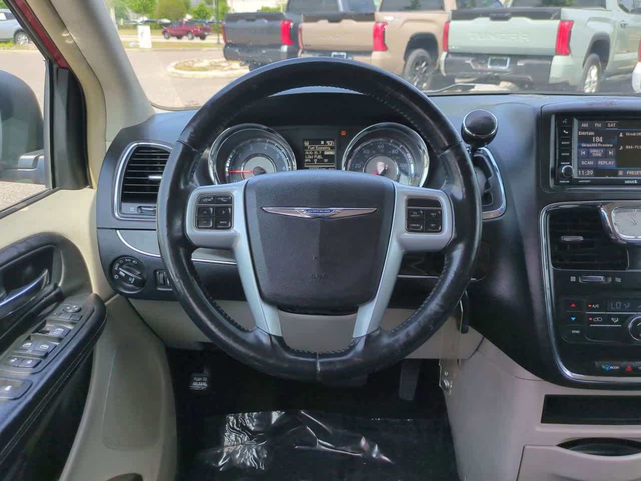 Used 2014 Chrysler Town & Country Touring FWD image 16