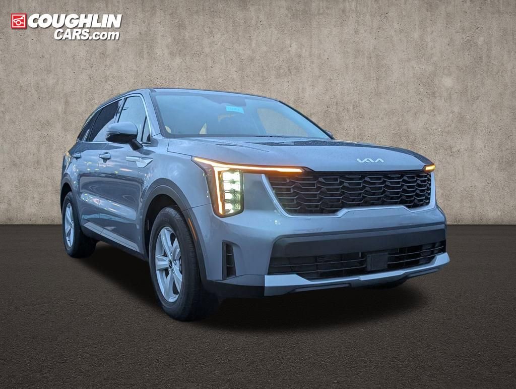 Used 2025 Kia Sorento LX image 1