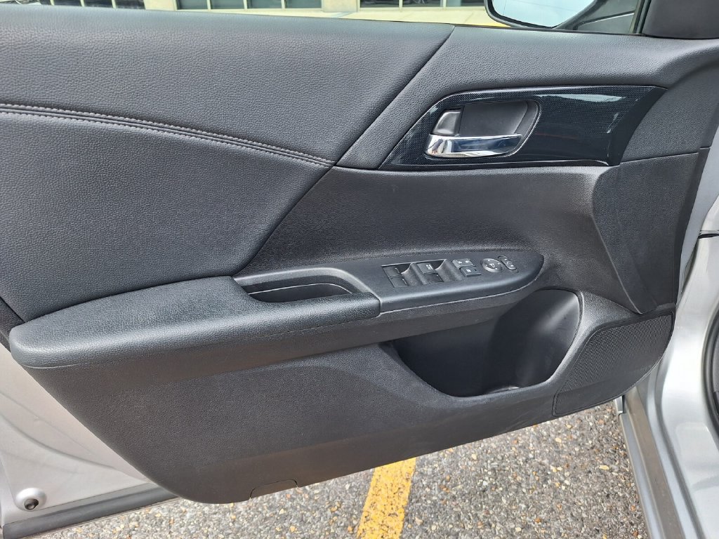 Used 2015 Honda Accord Sport image 28