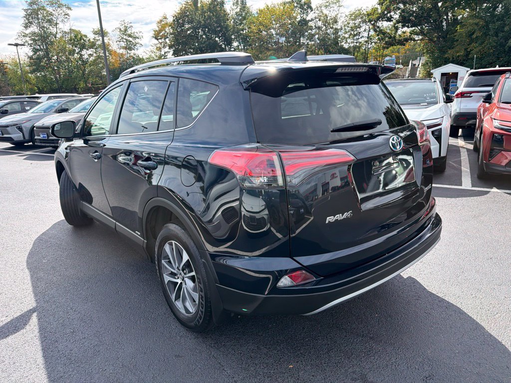 Certified 2018 Toyota RAV4 LE AWD/4WD image 8