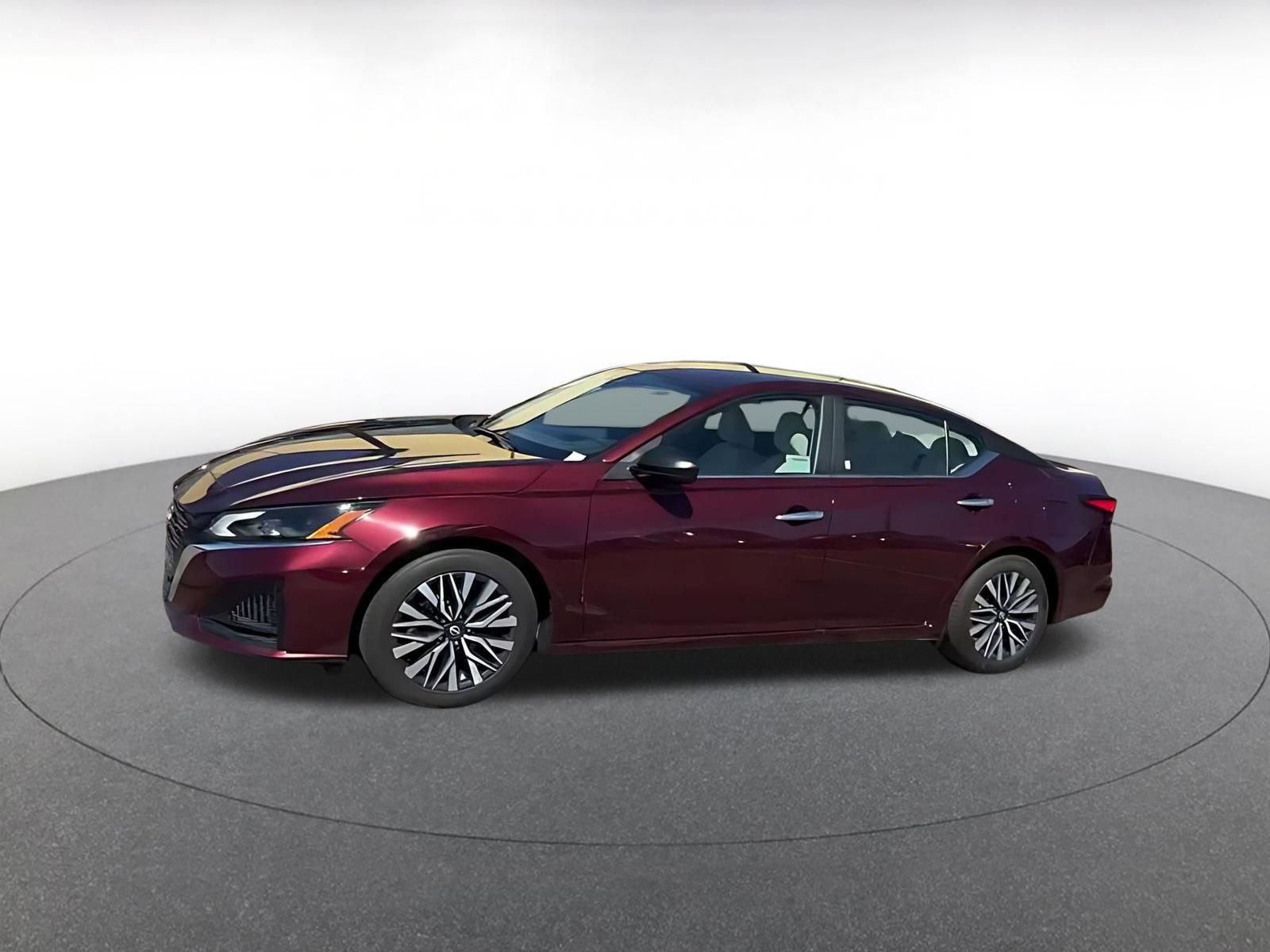 Used 2025 Nissan Altima 2.5 SV image 4