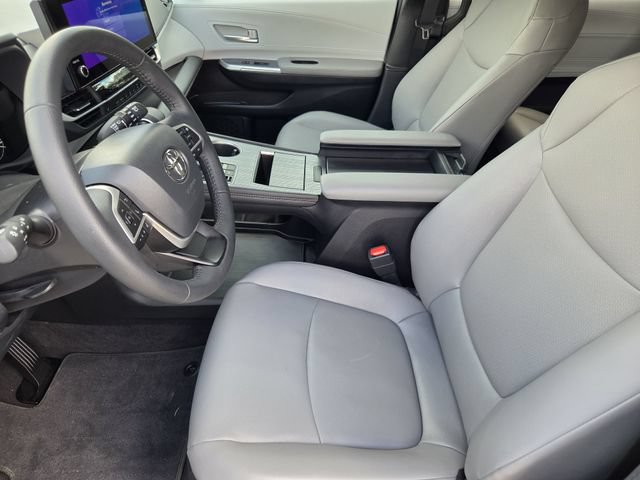 Certified 2026 Toyota Sienna XLE FWD image 11