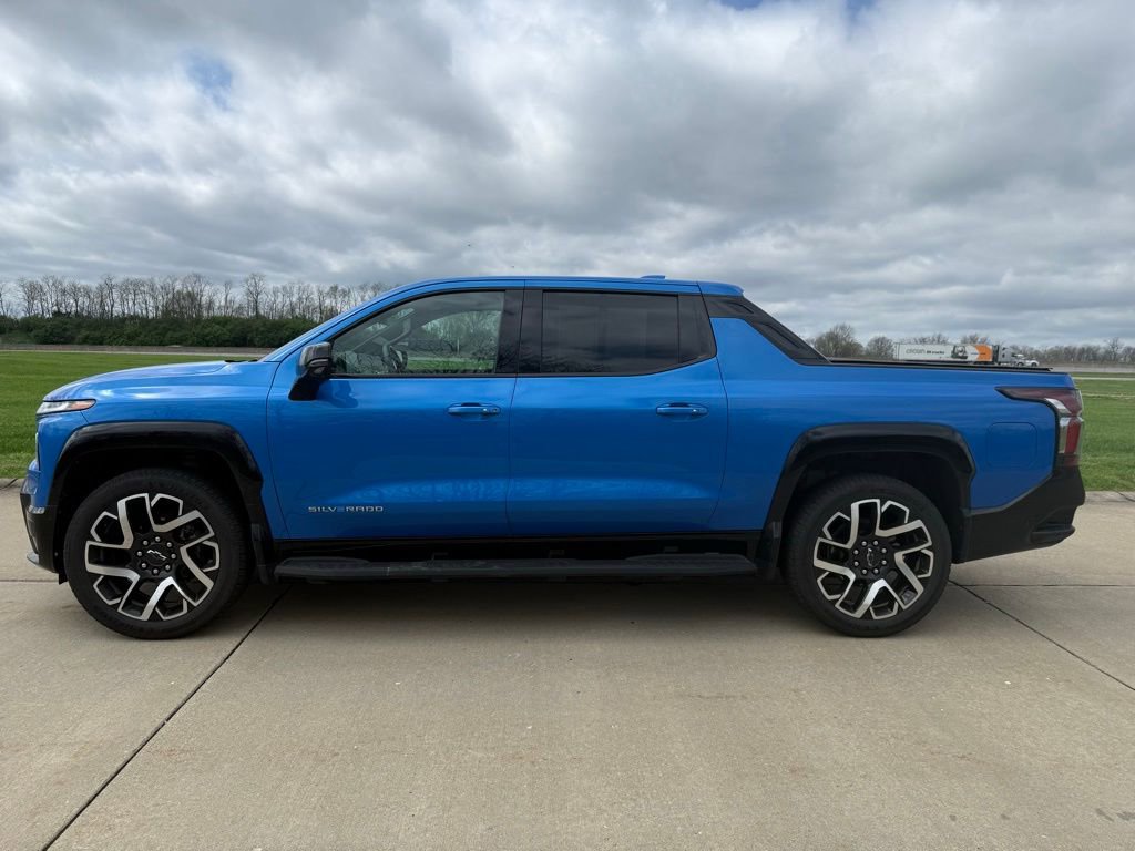 Used 2025 Chevrolet Silverado EV RST image 8
