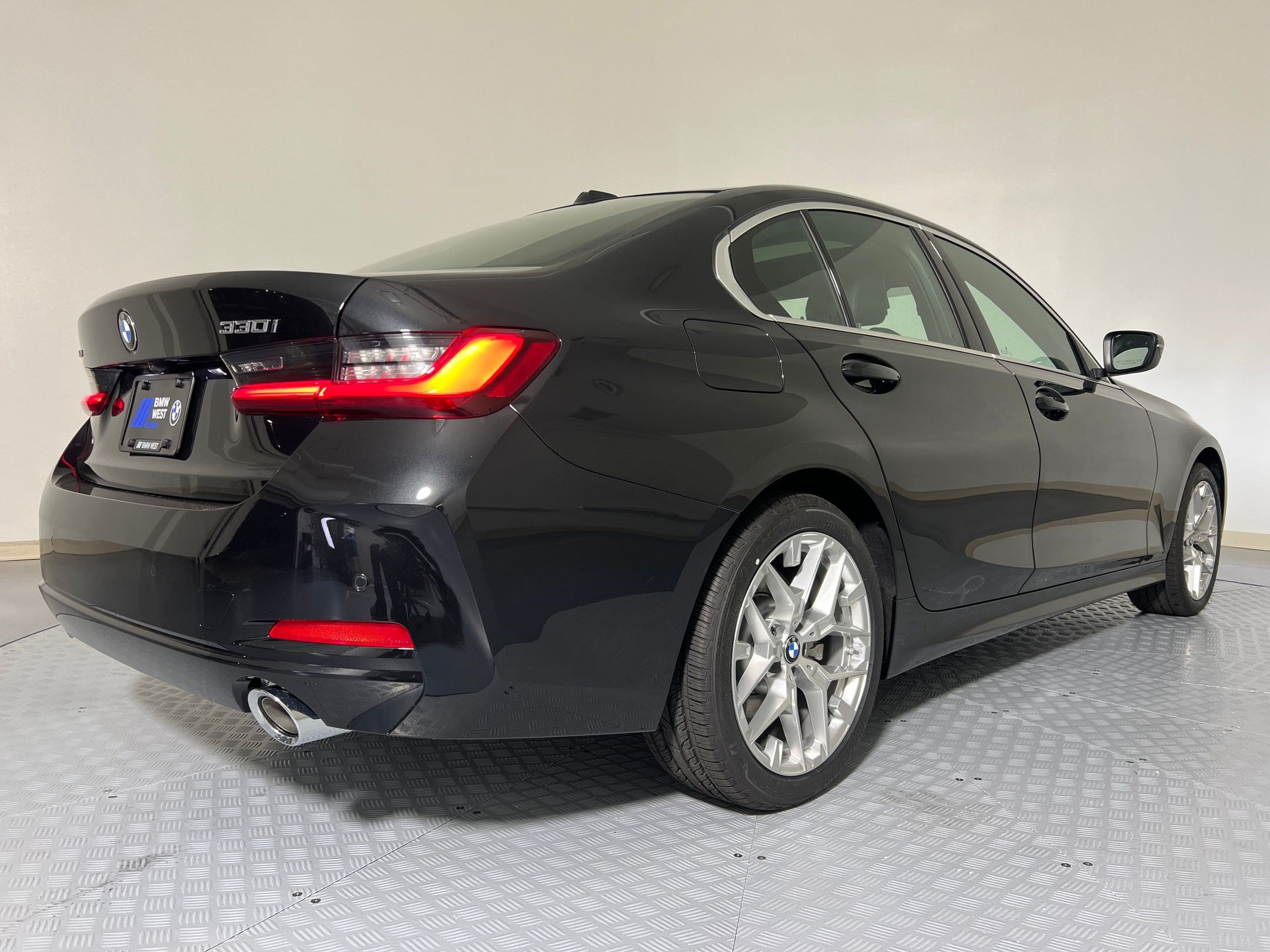 Used 2026 BMW 330i xDrive Sedan w/ Convenience Package AWD/4WD image 8