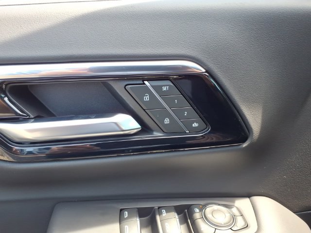 Used 2025 Chevrolet Tahoe Premier AWD/4WD image 18