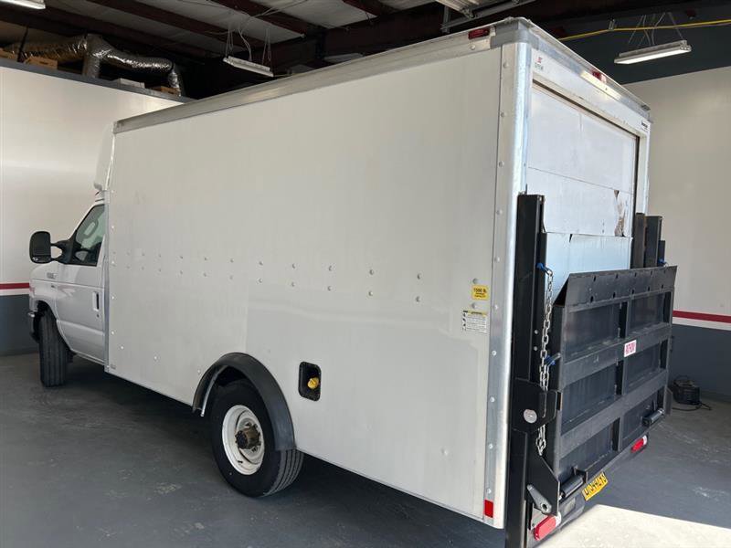 Used 2017 Ford E-350 and Econoline 350 Super Duty w/ Power Windows & Locks Group RWD image 4