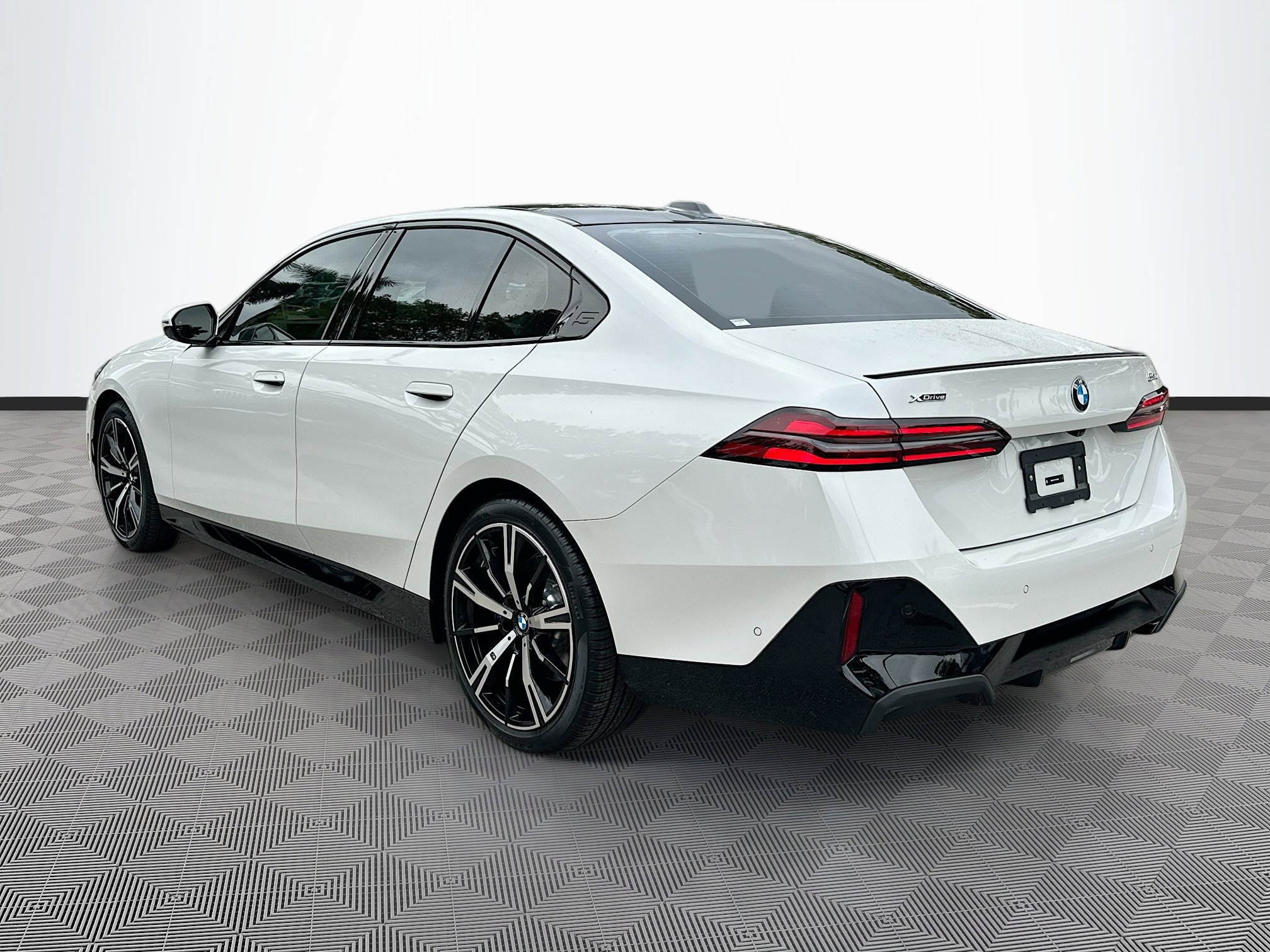 Used 2026 BMW 530i xDrive w/ Executive Package image 5