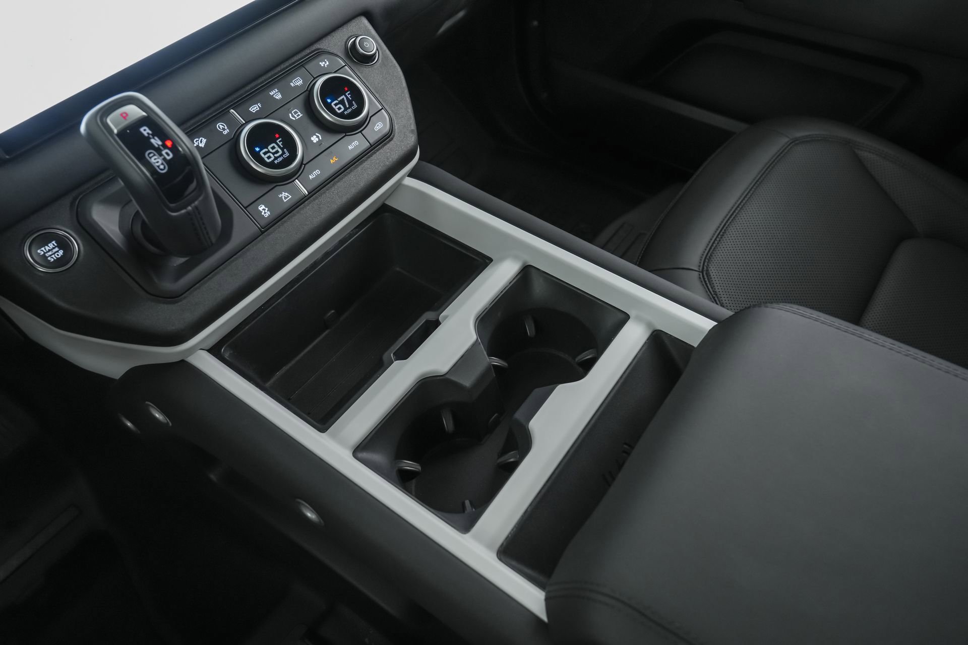 Used 2025 Land Rover Defender 110 S image 30