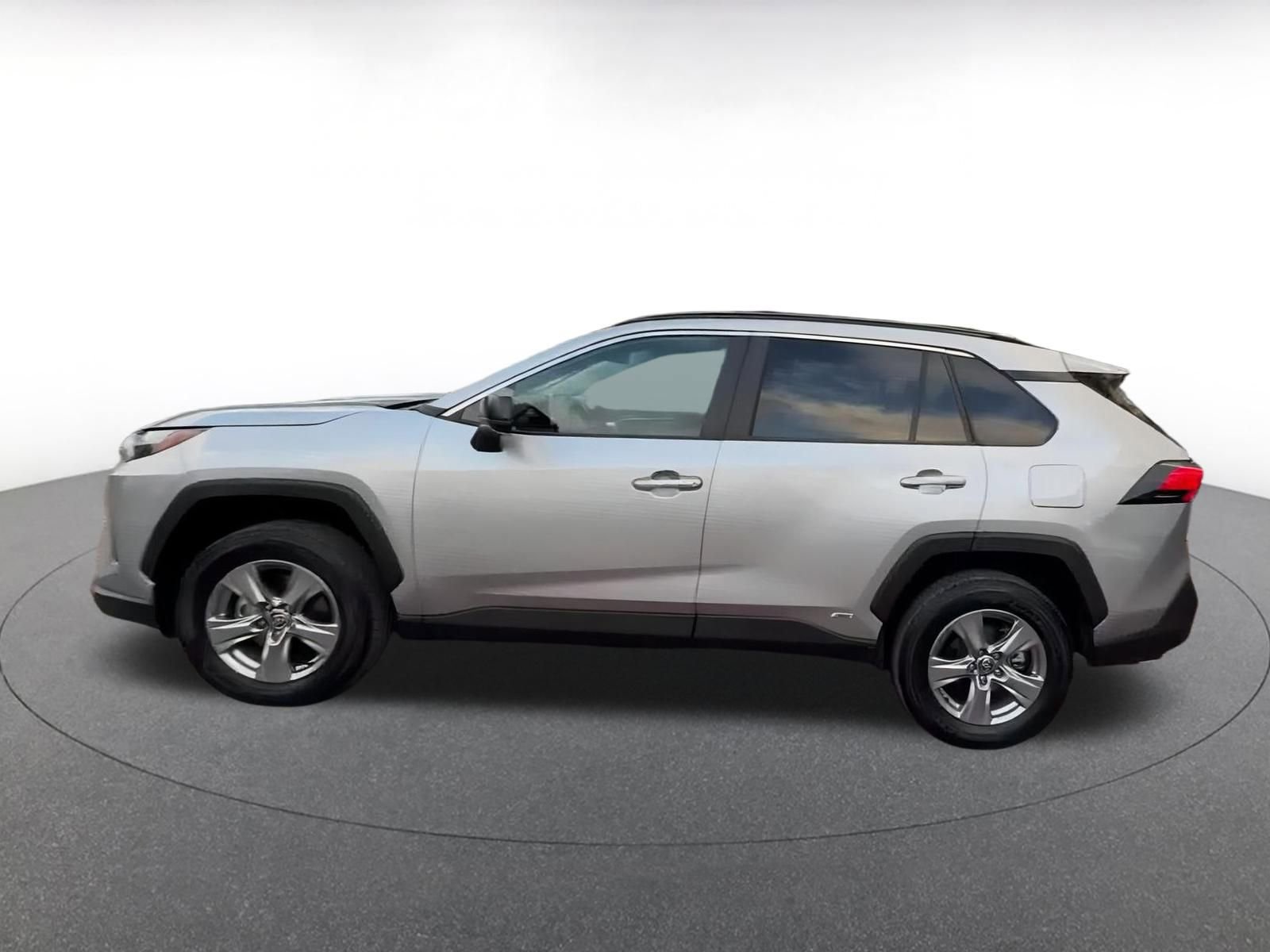 Used 2025 Toyota RAV4 LE image 9