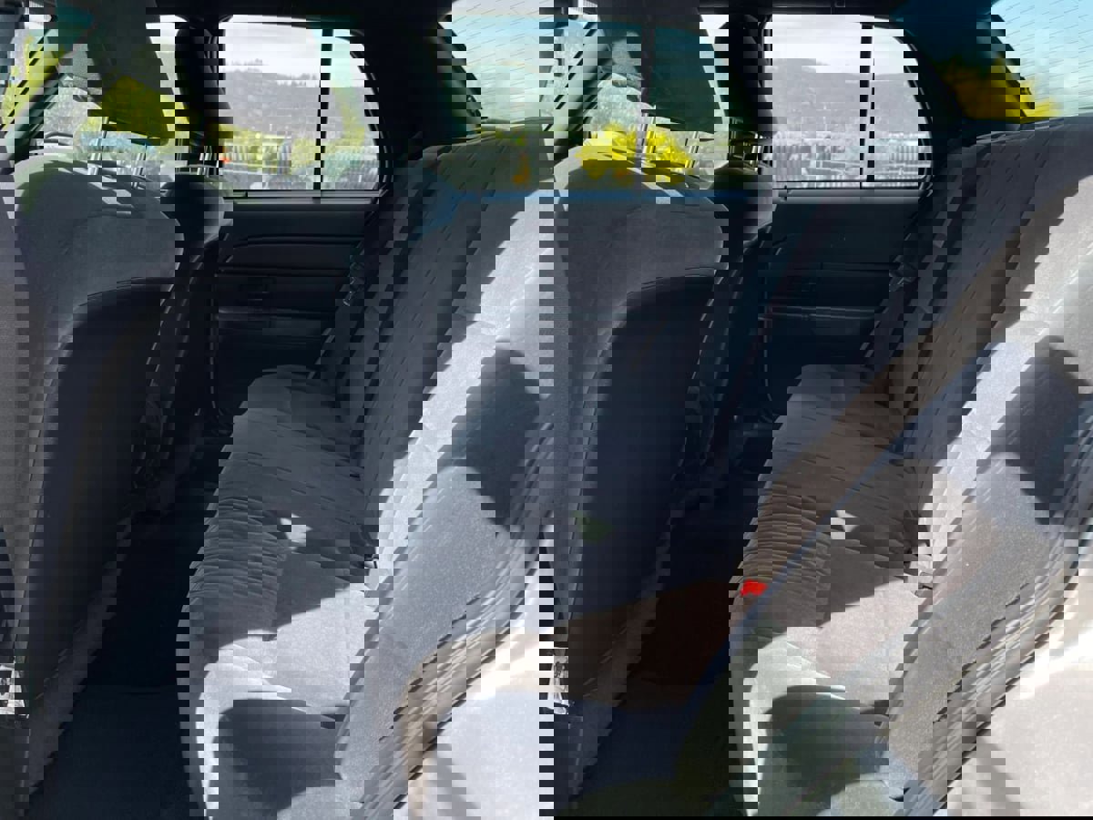 Used 2004 Ford Crown Victoria Police Interceptor RWD image 17