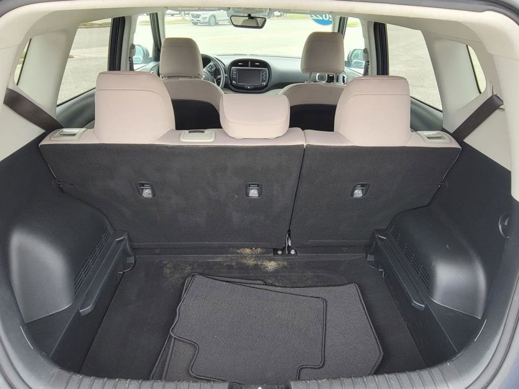 Used 2022 Kia Soul LX image 10