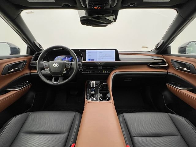 Used 2025 Toyota Crown Limited image 24
