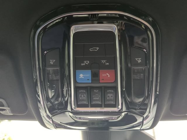 Used 2022 Jeep Grand Cherokee Overland w/ Adv Protech Group III AWD/4WD image 25