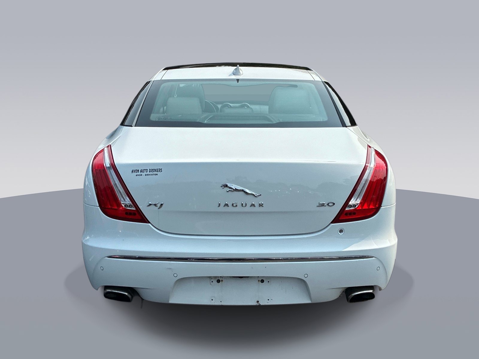 Used 2013 Jaguar XJ RWD image 6